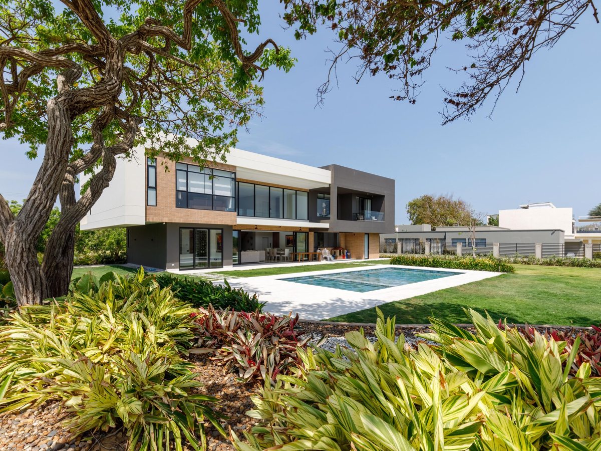 Una arquitectura horizontal complementa el&nbsp;paisaje