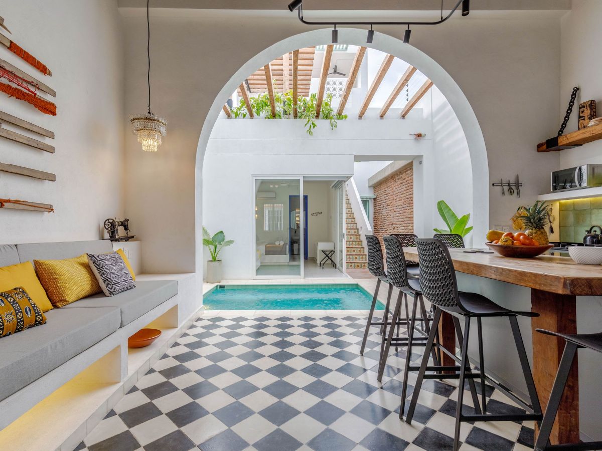 La transición entre espacios aplicada al diseño y restauración de una residencia&nbsp;tropical.