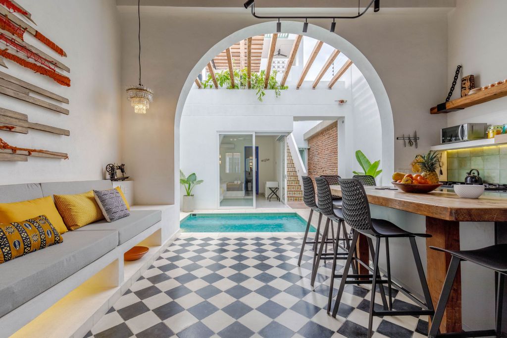 La transición entre espacios aplicada al diseño y restauración de una residencia&nbsp;tropical.