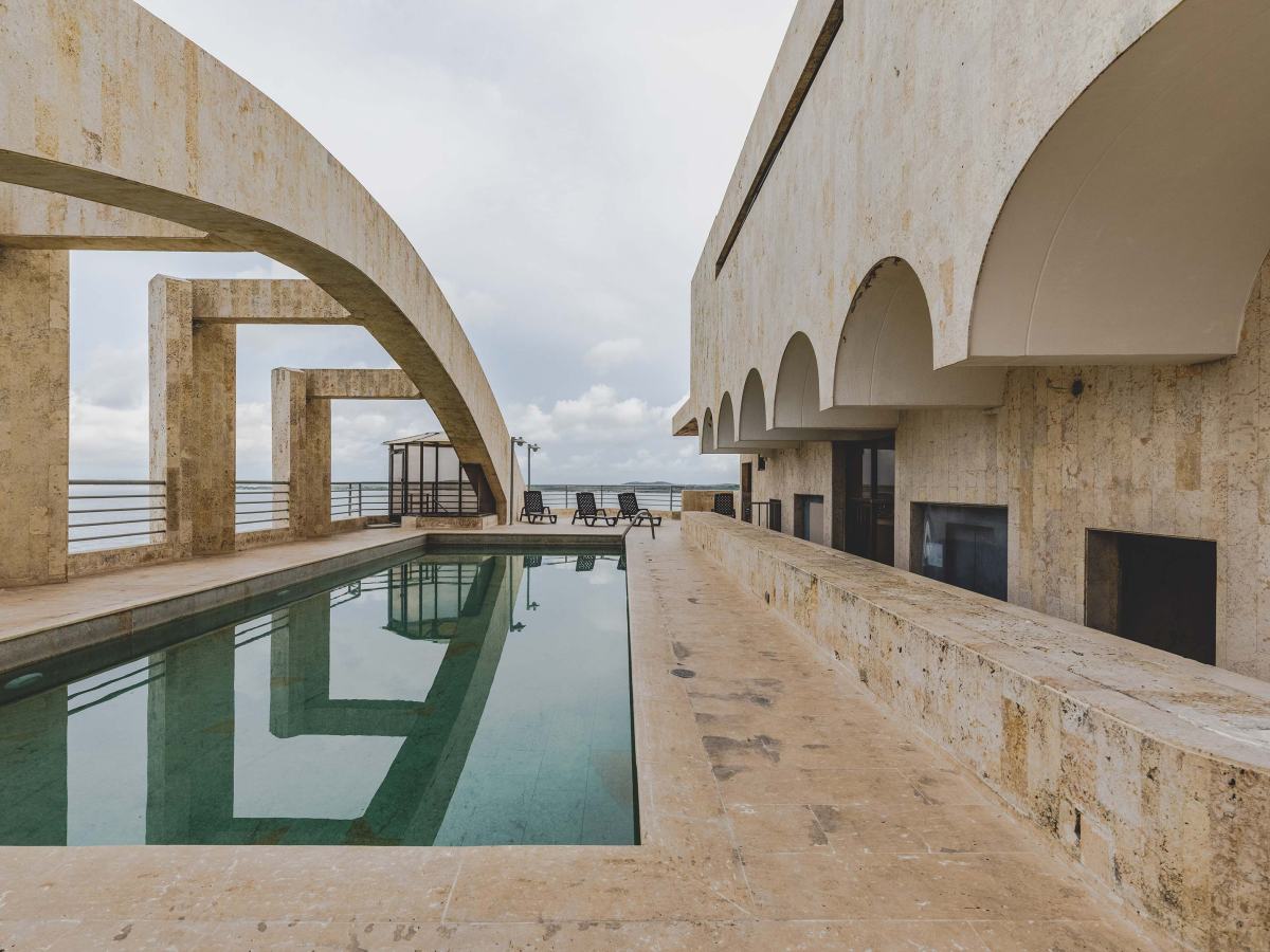 La arquitectura de los años 80 en Colombia: entre el exceso, el legado y la&nbsp;reflexión